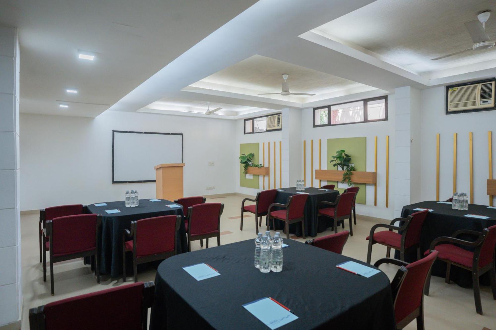 Ahuja Residency Parklane Hotel Gurgaon Luaran gambar