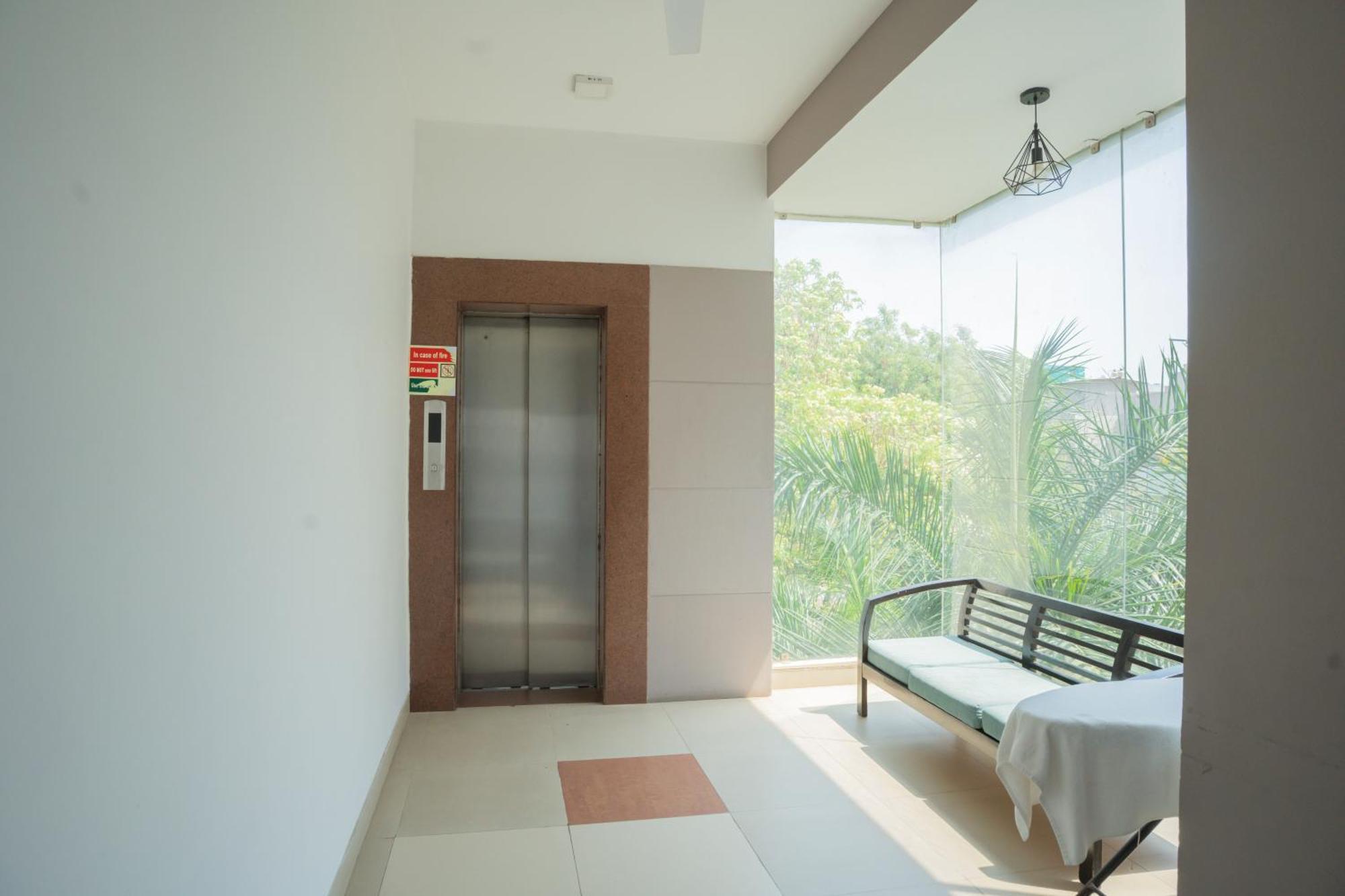 Ahuja Residency Parklane Hotel Gurgaon Luaran gambar