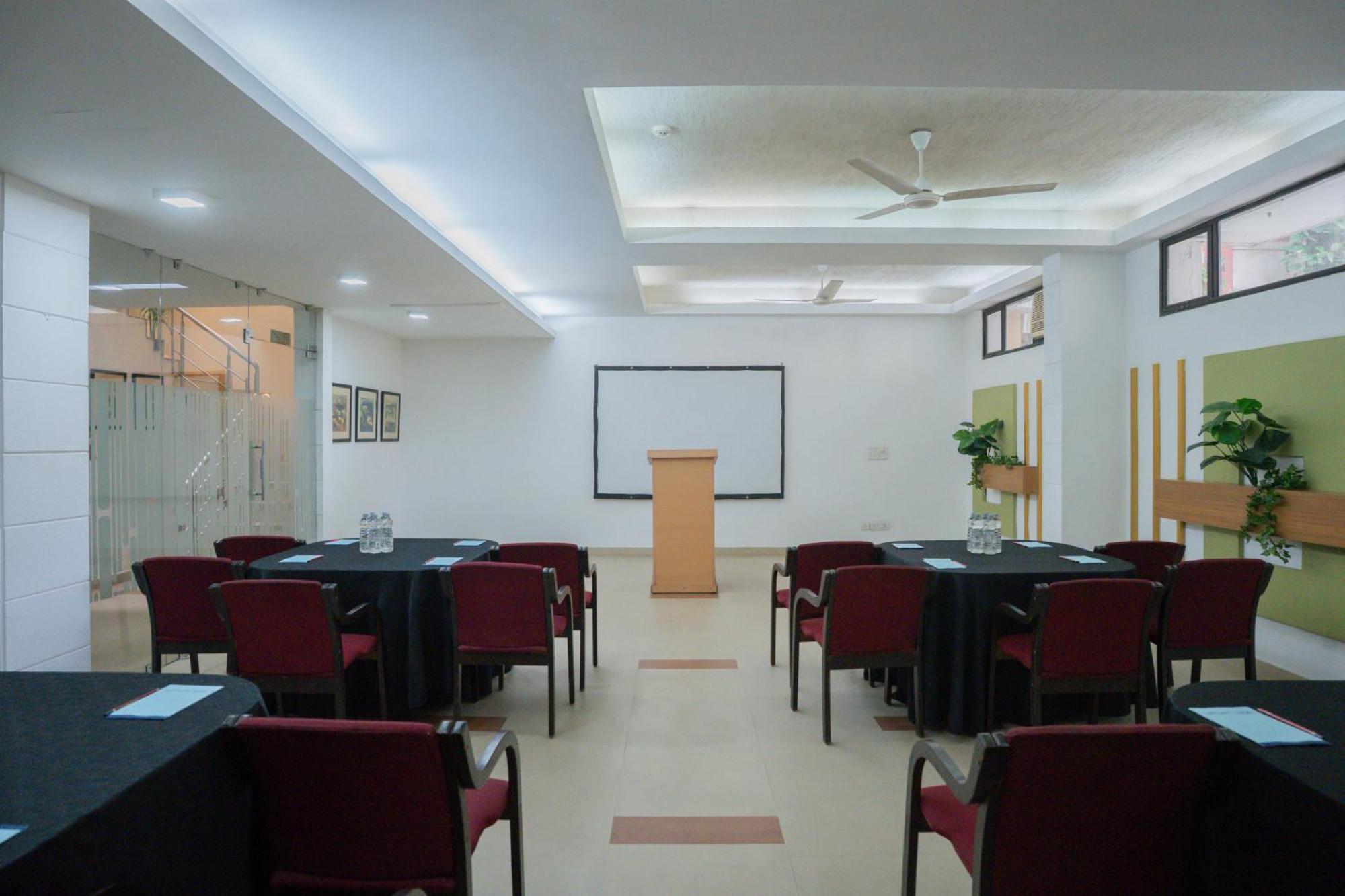 Ahuja Residency Parklane Hotel Gurgaon Luaran gambar